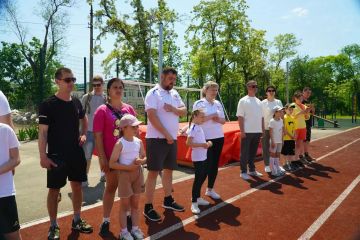 #МамаПапаЯ #СпортДляВсех. В Мариуполе состоялся городской этап Республиканского спортивного мероприятия "Мама, папа, я - спортивная семья"