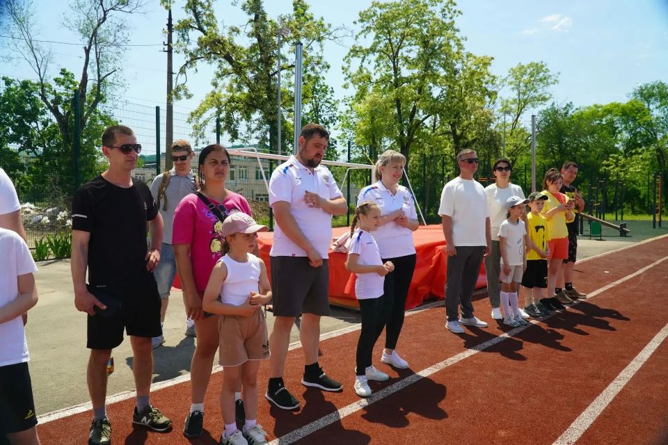 #МамаПапаЯ #СпортДляВсех. В Мариуполе состоялся городской этап Республиканского спортивного мероприятия "Мама, папа, я - спортивная семья"