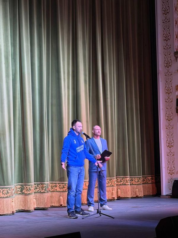 В Мариупольском драмтеатре поставили первый репертуарный спектакль