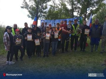 На крючке удачи: юные жители Володарского округа проявляли мастерство в ловле рыбы