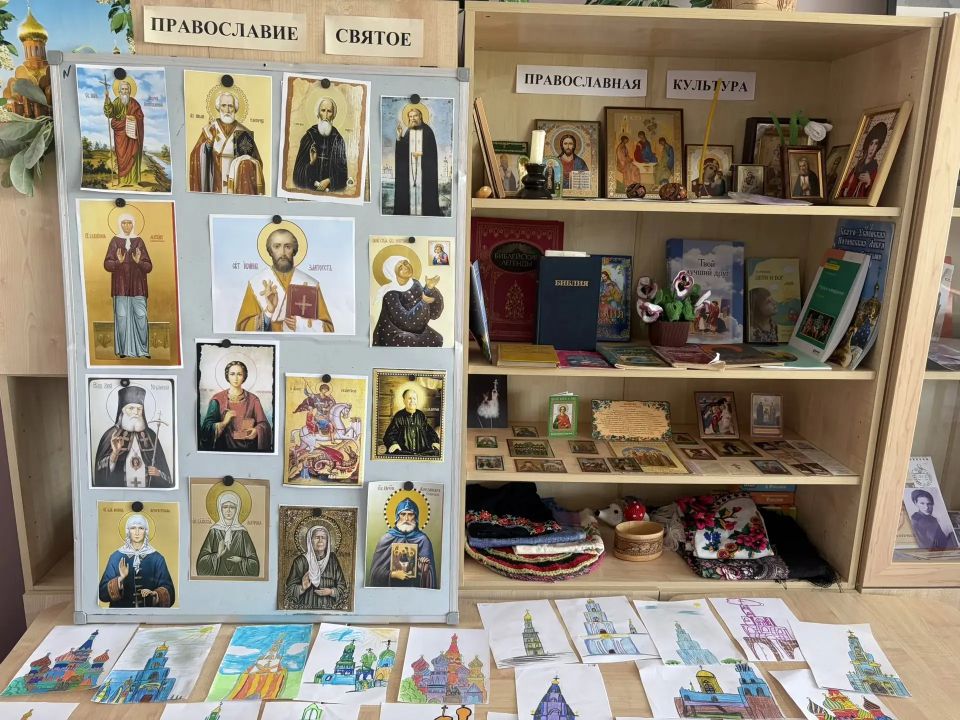 Руководитель музейной комнаты "Боевой славы" организовала интерактивное занятие на тему: «История России в Великих Святых».Участники погрузились в историю святых, их роль в становлении российской культуры и вере