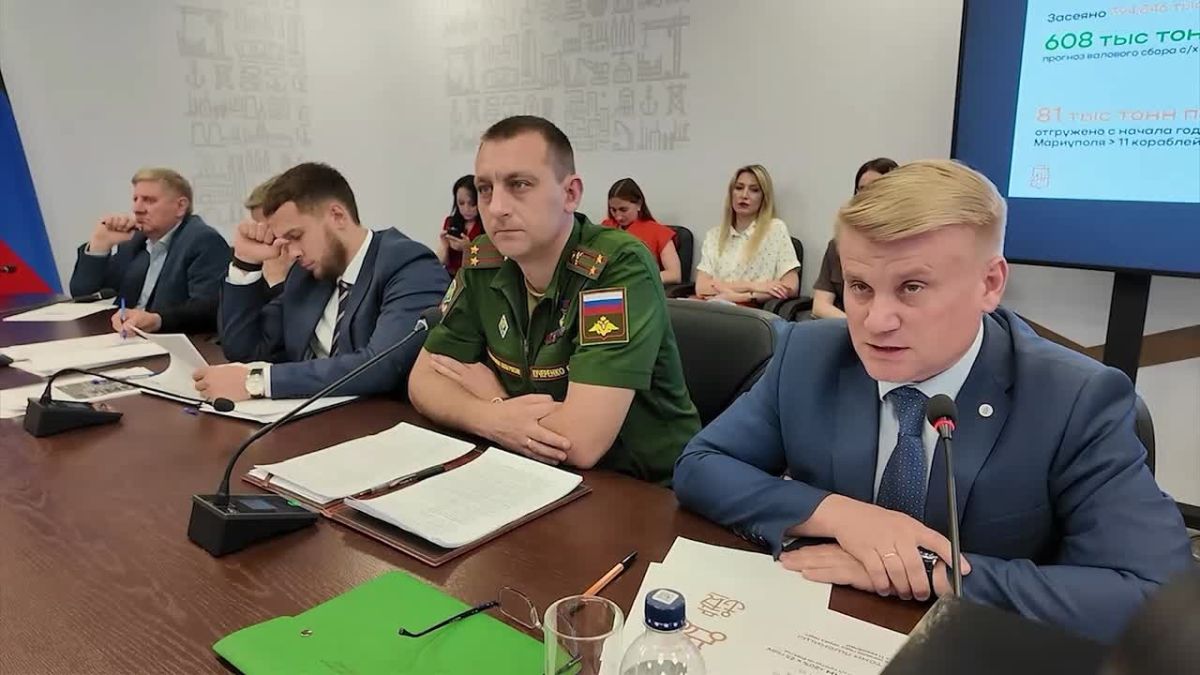 Развитие сельского хозяйства и расширение сети МФЦ в регионе! Денис Пушилин провёл оперативное совещание с правительство ДНР