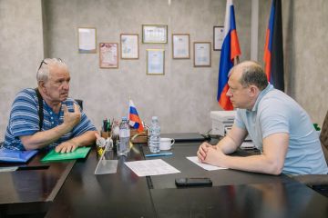 На встрече с жителями Жовтневого района рассказал о возможностях программы ремонта квартир, пострадавших во время боевых действий, на условиях софинансирования