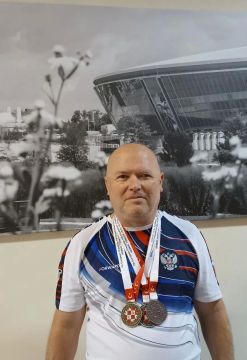 Антон Кольцов: Поздравляю мариупольца Вячеслава Фесенко с завоеванием титула чемпиона Республики по спорту слепых в дисциплине «шахматы»! Помимо шахмат Вячеслав серьезно занимается и шашками