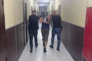 В Мариуполе задержан грабитель, похитивший более 30 блоков сигарет с ножом