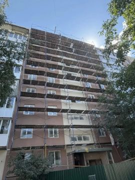 Петербургские специалисты продолжают восстанавливать многоэтажку в Жовтневом районе