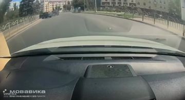 Вчерашнее ДТП возле Драмтеатра в Мариуполе попало на видео