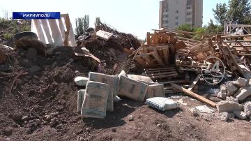 Стихийная свалка на бульваре Богдана Хмельницкого тревожит жителей двух многоэтажек
