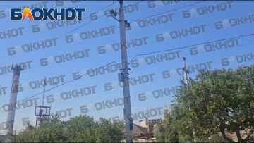 В Мариуполе столбы начали перебегать дорогу