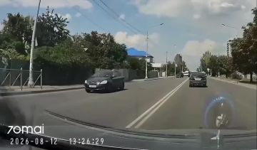 В Мариуполе на проспекте Строителей мотоциклиста подрезала "Нива"