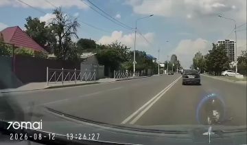 Момент жесткого ДТП с мотоциклистом в Мариуполе