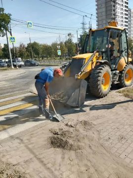 Коммунальные службы Мариуполя продолжают работу по улучшению городской инфраструктуры