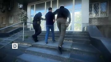 ФСБ показала кадры задержания и допроса жительницы Мариуполя, которая передавала украинским спецслужбам сведения о местах дислокации российских военных