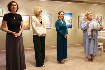 В Мариуполе открылась выставка картин петербуржских художников