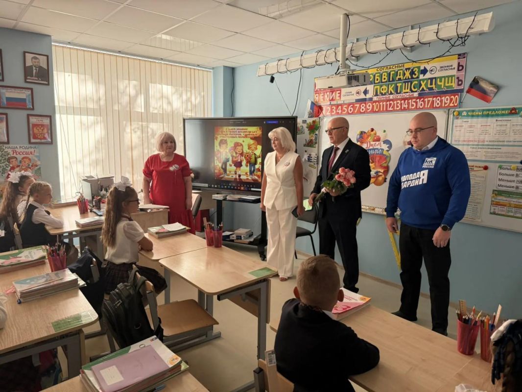 Сегодня во всех школах царит та самая праздничная атмосфера: впереди — новые открытия, знания и долгожданные встречи с друзьями