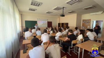 Транспортные полицейские Донецка, Мариуполя и Иловайска приняли участии в праздновании Дня знаний
