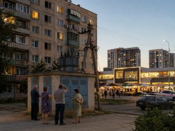 «Не хватает мощности»: жители ещё нескольких домов Мариуполя сообщают о проблемах со светом