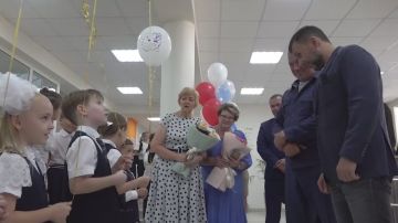 Денис Пушилин: Качественное образование – основа будущего нашей Республики, и мы последовательно работаем над тем, чтобы каждая школа отвечала современным стандартам: строятся новые здания, обновляется инфраструктура...