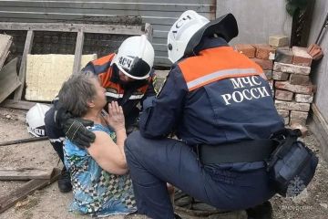 Мариупольские спасатели оказали помощь пенсионерке, застрявшей в колодце