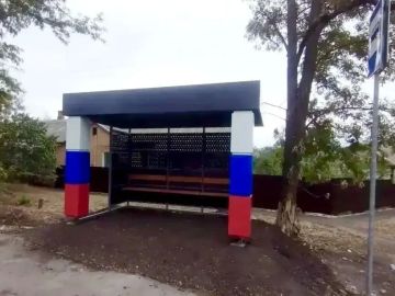 #СОДЕРЖАНИЕ_СВОД за сутки. Делимся последними новостями о работах в рамках содержания на дорогах общего пользования За прошедшие сутки установили новый автопавильон на автомобильной дороге Кутейниково - Осыково - Петренки...