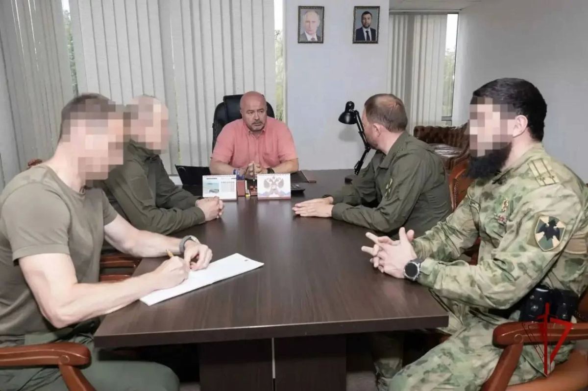 В ДНР выполняющие задачи СВО офицеры Росгвардии принимают участие в подготовке к Единому дню голосования