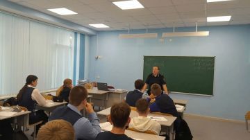 Профилактическая беседа с инспектором ПДН