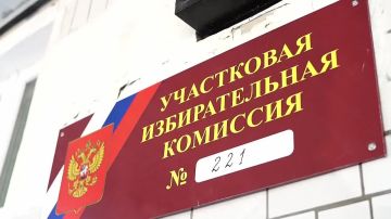 Председатель Избирательной комиссии ДНР Владимир Высоцкий проголосовал в последний день выборов