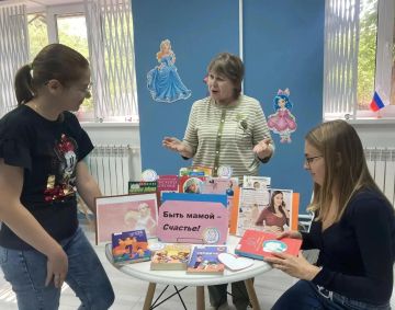 В библиотеке имени Пушкина провели выставку-диалог для будущих мам