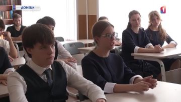 История, которую важно знать: в донецком лицее стартовали «Уроки Русской весны»