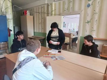 В Мариуполе подростков научили распознавать мошенников и соблюдать закон