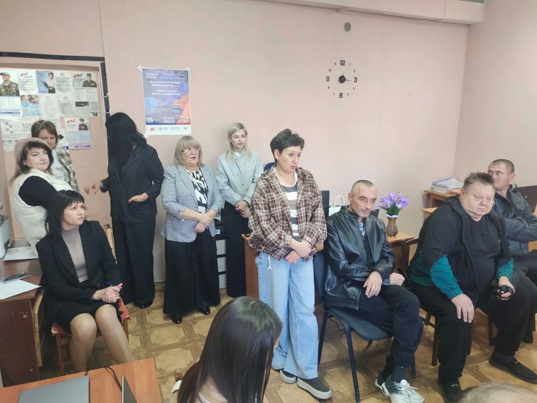 В конце сентября служба занятости провела серию мини-ярмарок вакансий в пяти городах республики: Амвросиевке, Харцызске, Дебальцево, Мариуполе и Енакиево