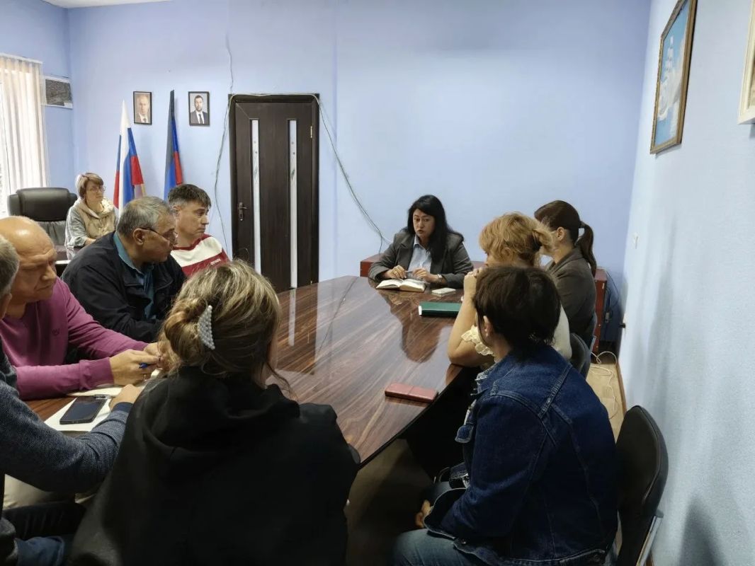 В Управе Приморского внутригородского района города Мариуполя состоялась рабочая встреча сотрудников с исполняющей обязанности руководителя Еленой Пантелеевной Голяка