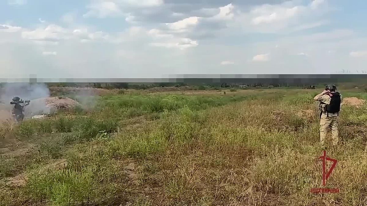 В ДНР росгвардейцы совершенствуют навыки стрельбы из реактивных пехотных огнемётов