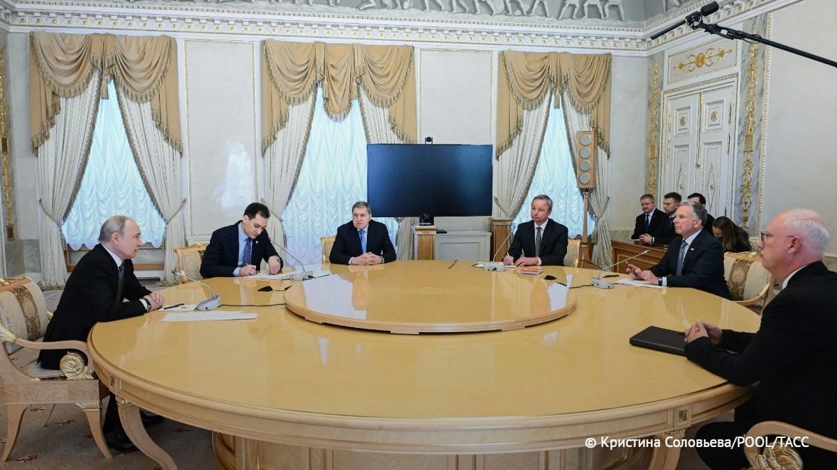Путин проводит встречу с Уиткоффом