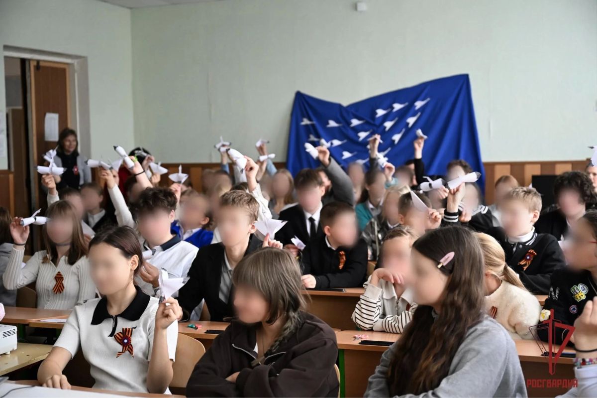 Сотрудники Главного управления Росгвардии по ДНР присоединились к прошедшим в регионе мероприятиям, приуроченным ко Дню белых журавлей